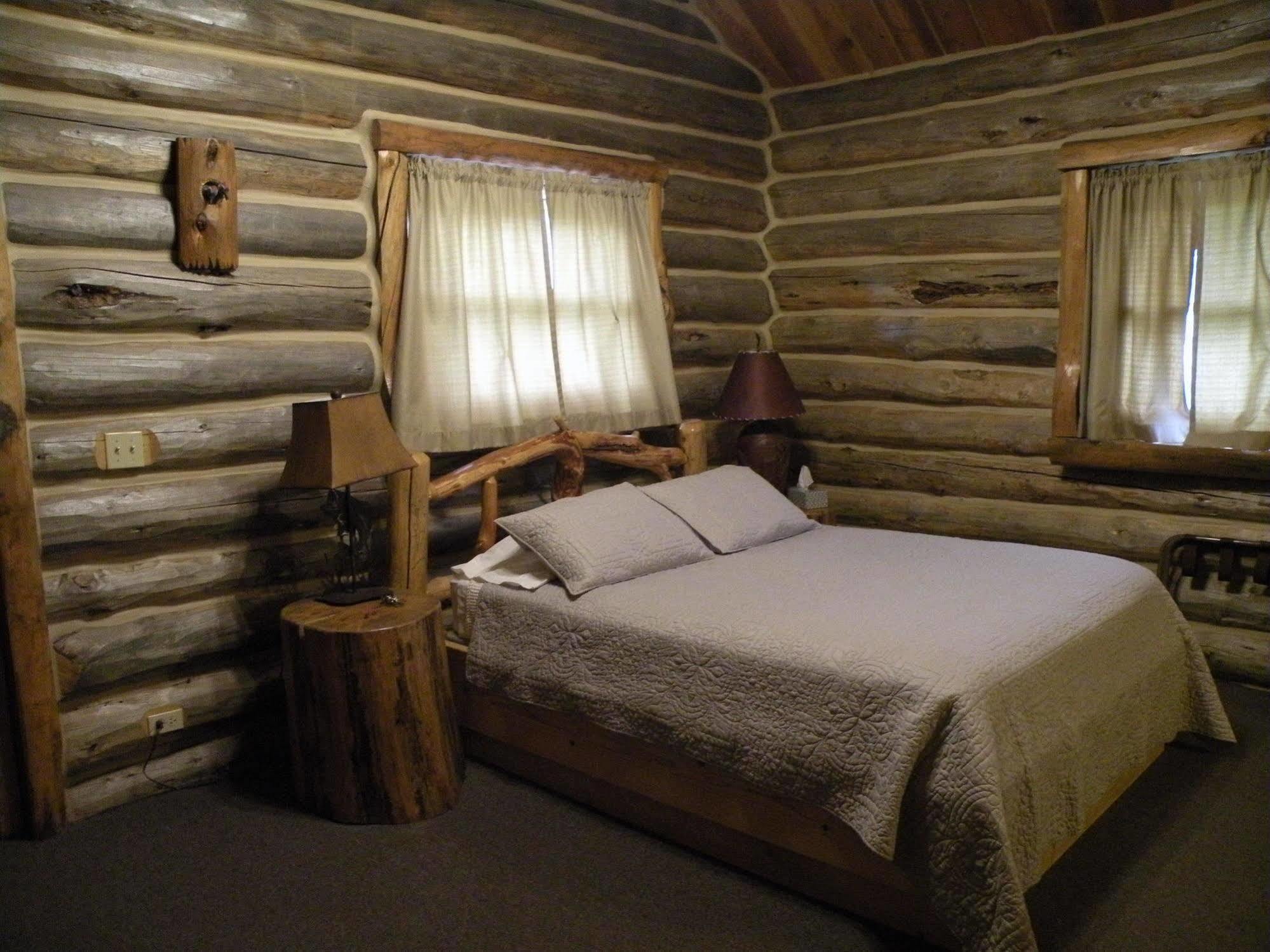 Gold Camp Cabins Custer Bagian luar foto