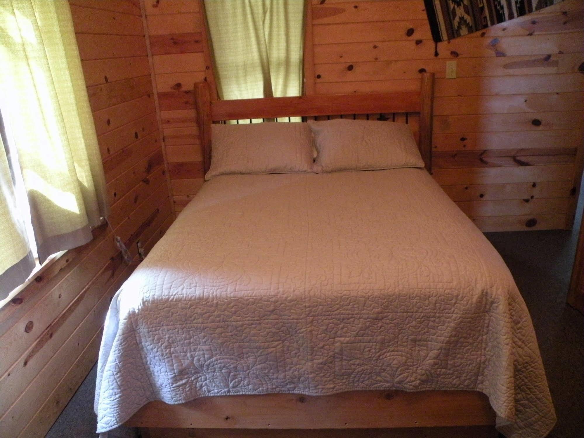 Gold Camp Cabins Custer Bagian luar foto