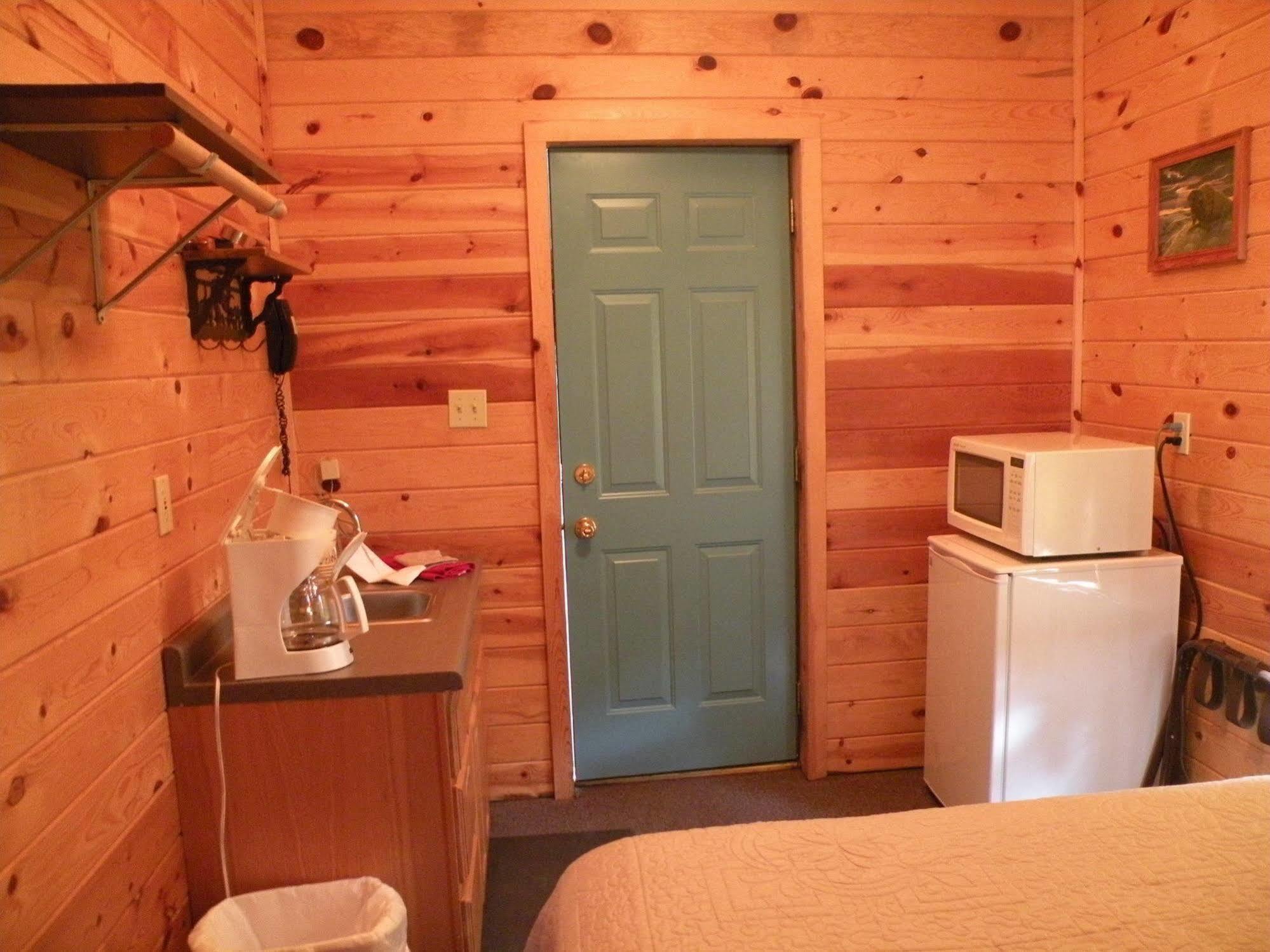Gold Camp Cabins Custer Bagian luar foto